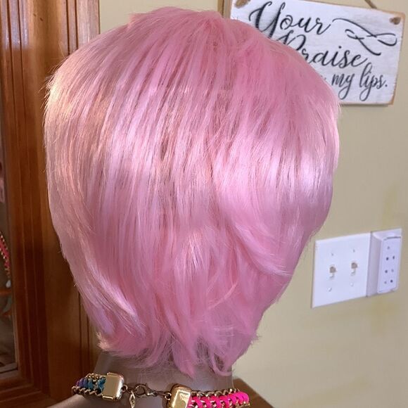 Pink synthetic wig.  Beautiful classy Bob cut - Picture 3 of 8